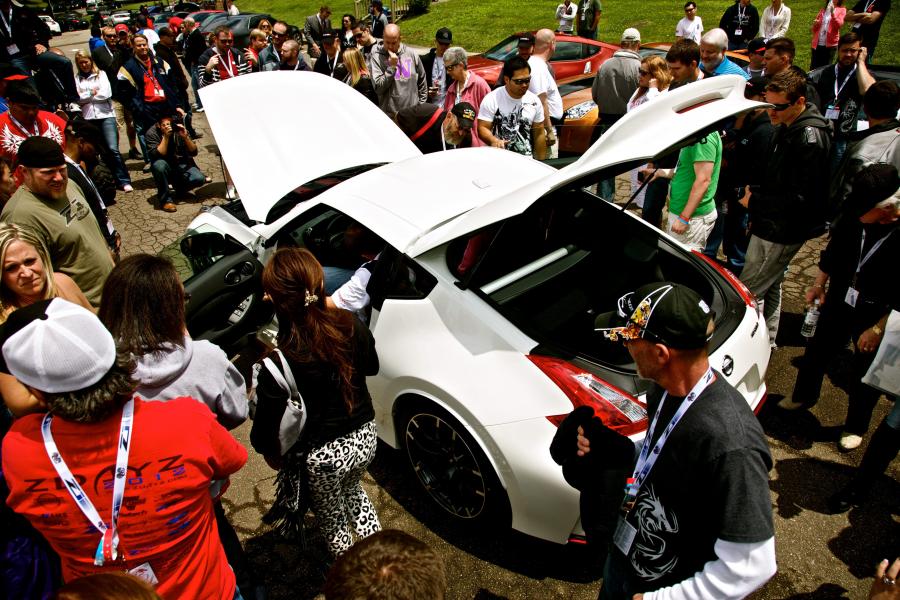  Nissan 370Z Nismo 2015 года  (US) (фото 6 из 62)